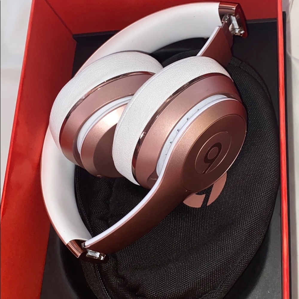 Rose Gold Beats solo3 Wireless